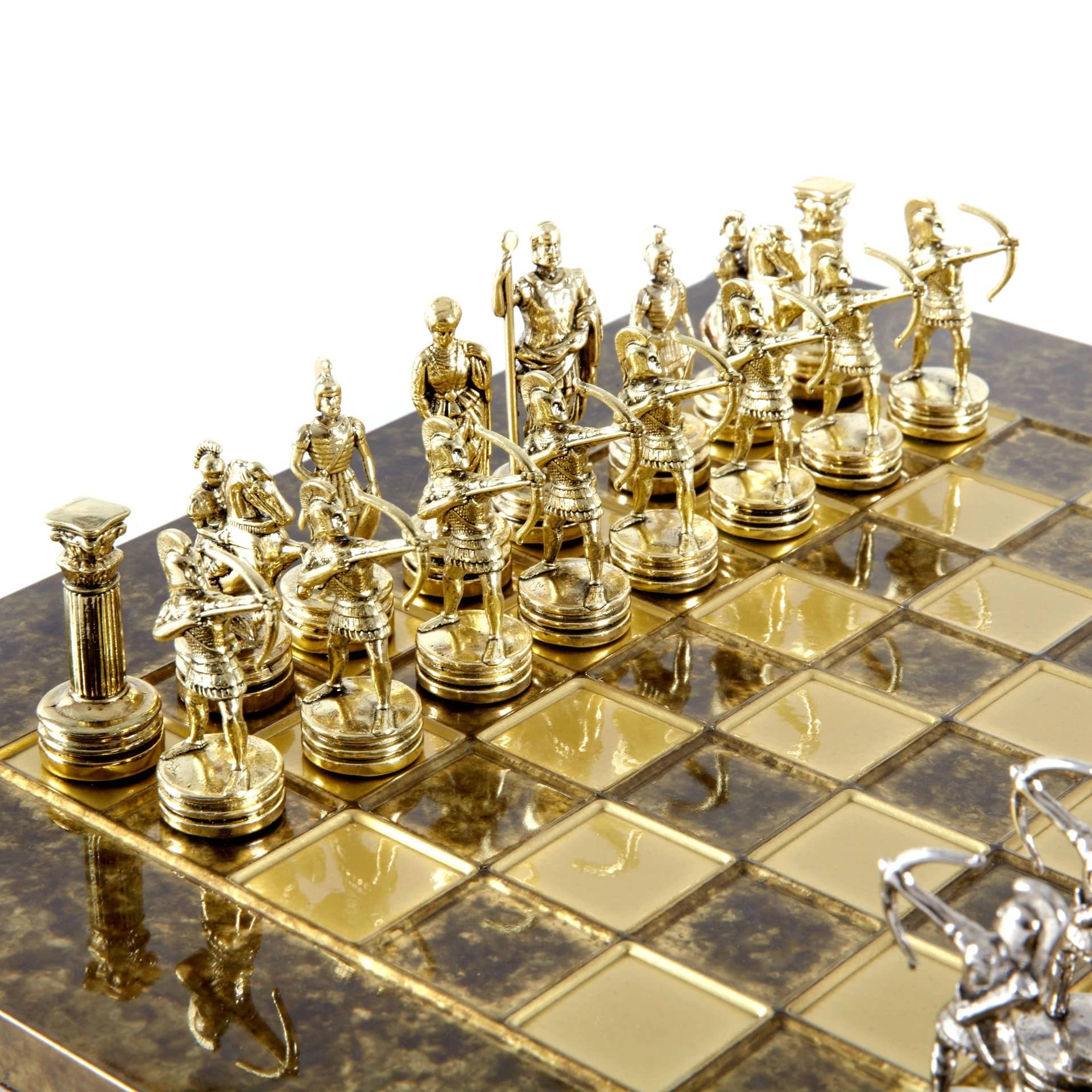 Piccolo Set di Scacchi in Metallo Argento e Oro Archers - Scatola in Legno Laminato con Scacchiera in Metallo - immagine 10
