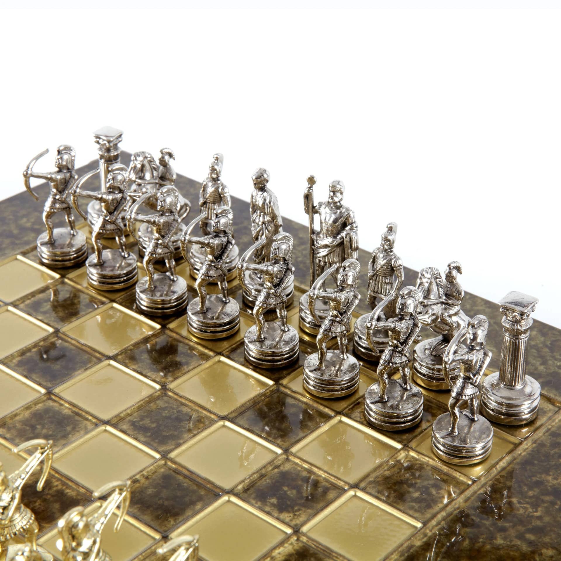 Piccolo Set di Scacchi in Metallo Argento e Oro Archers - Scatola in Legno Laminato con Scacchiera in Metallo - immagine 9