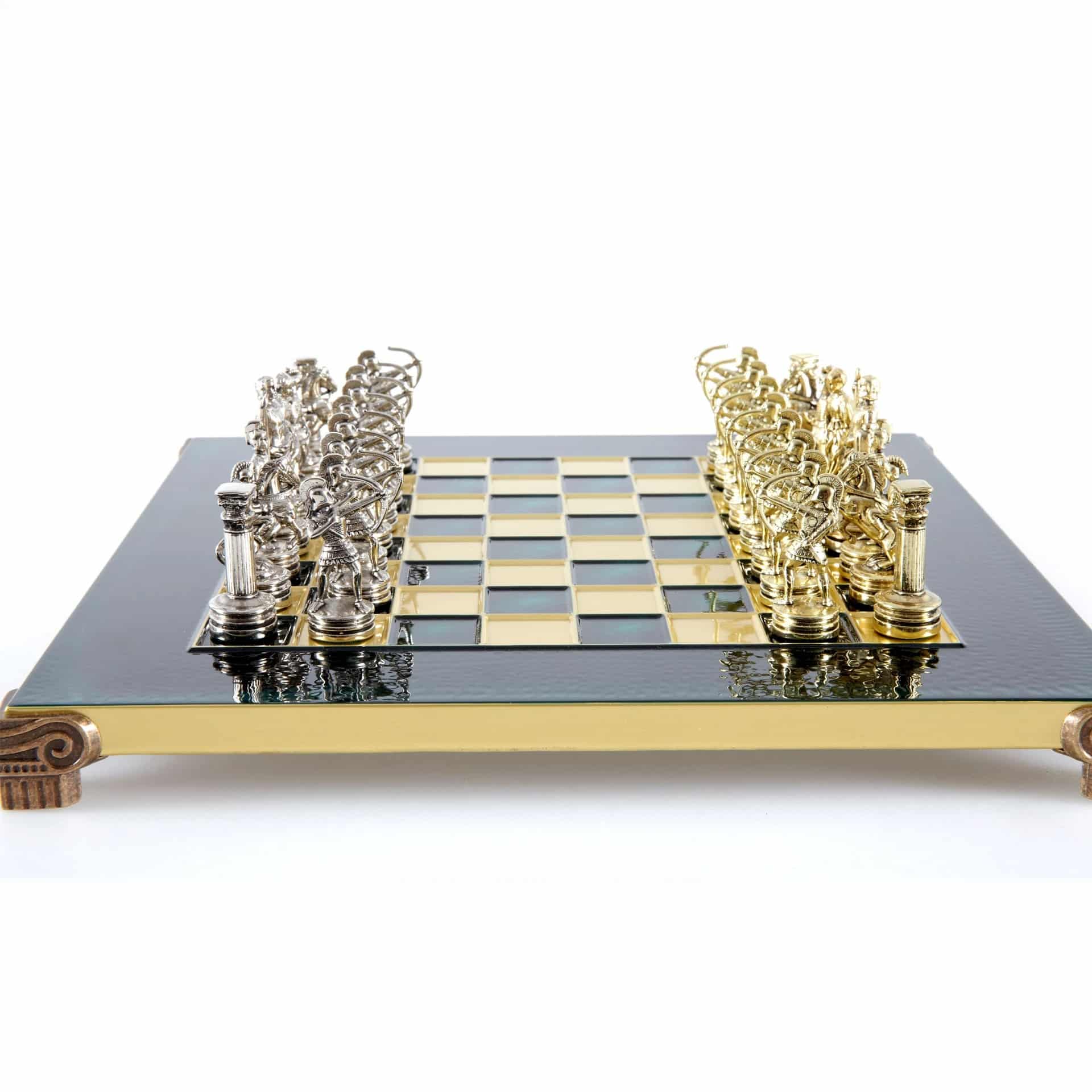 Piccolo Set di Scacchi in Metallo Argento e Oro Archers - Scatola in Legno Laminato con Scacchiera in Metallo - immagine 3