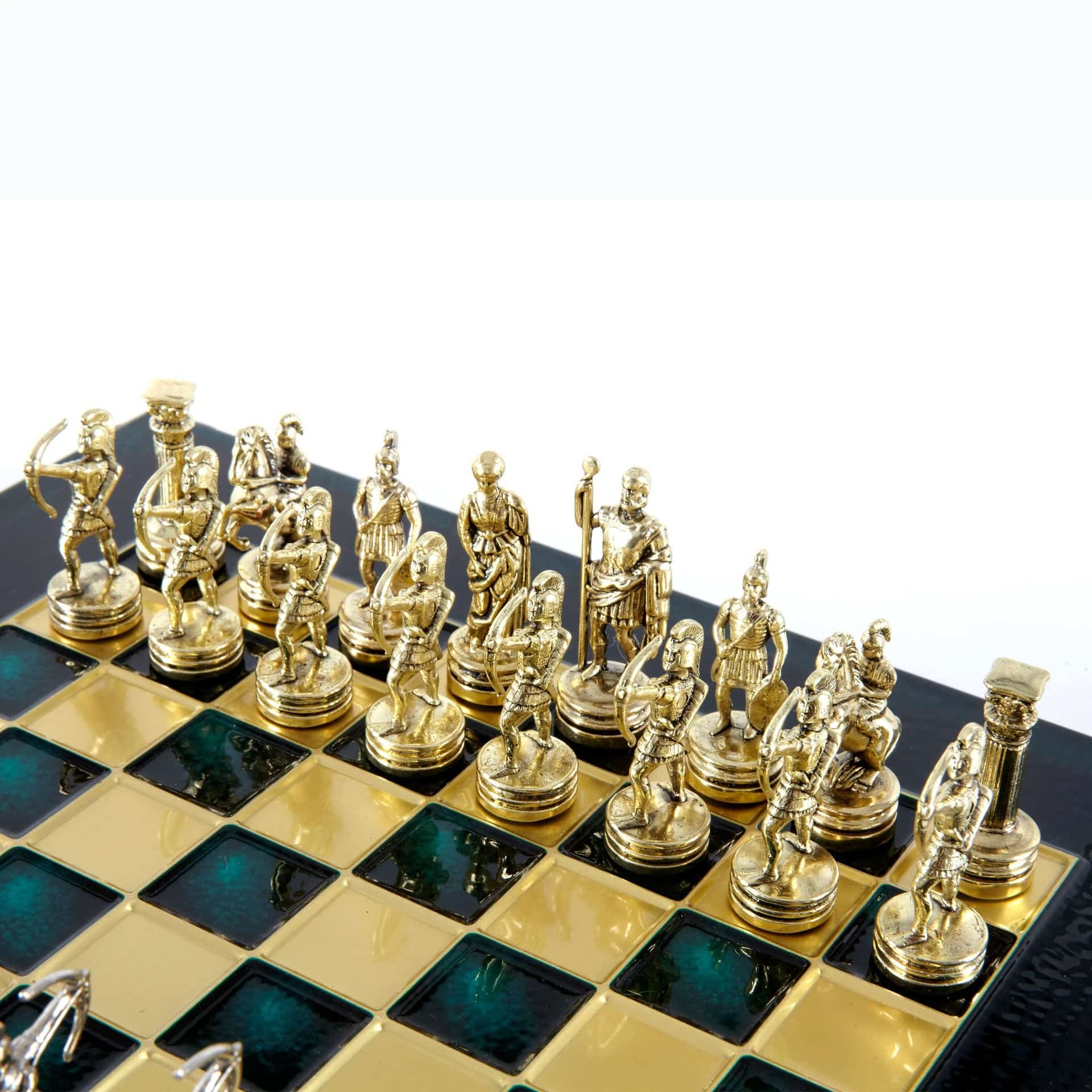 Piccolo Set di Scacchi in Metallo Argento e Oro Archers - Scatola in Legno Laminato con Scacchiera in Metallo - immagine 5