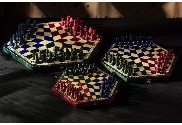 Jeu d'Échecs à 3 Joueurs en Bois – Coffret Tricolore Taille Moyenne avec Pièces Staunton