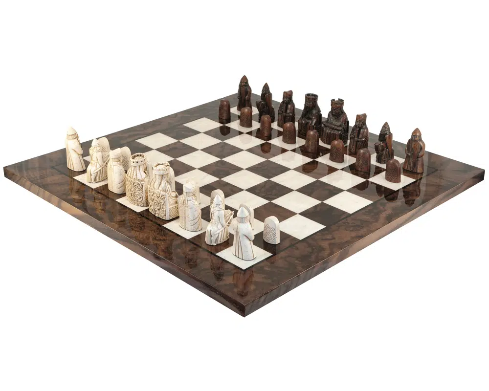 Jeu d’Echecs Grand Format 60 cm – Pièces en Résine Reproduction Ile de Lewis
