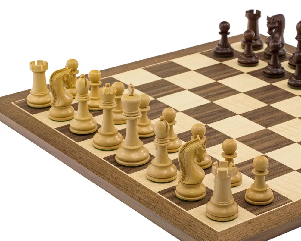 Ensemble d’échecs Leningrad en Acacia et Noyer