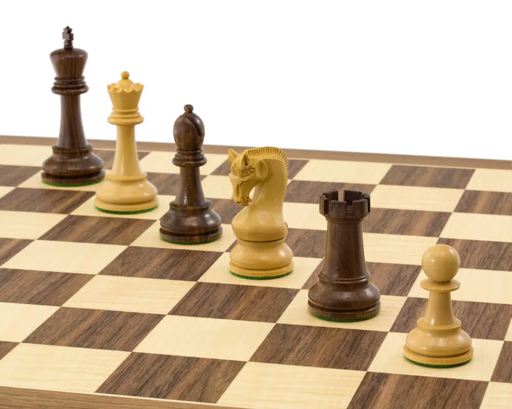 Ensemble d’échecs Leningrad en Acacia et Noyer