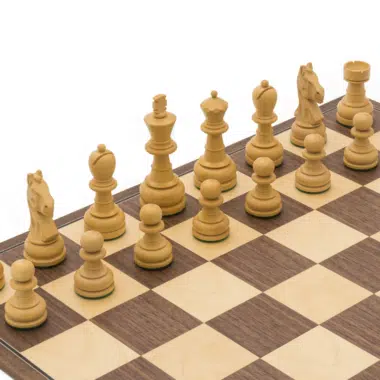 Ensemble d’Echecs Emerald – Pièces Staunton en Bois de Buis et Echiquier Pliable en Bois de Noyer et Erable