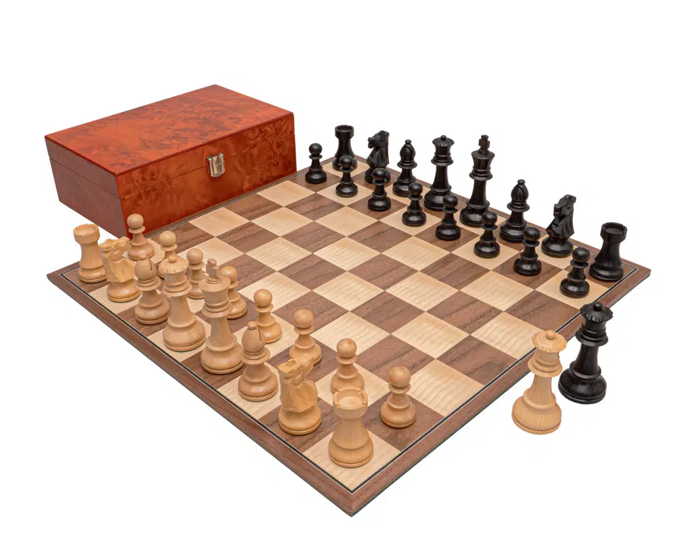 Ensemble d’Echecs Staunton Conquest – Pièces en Bois et Echiquier Pliant en Bois de Noyer et Erable