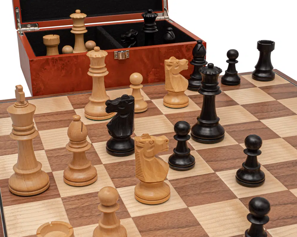 Ensemble d’Echecs Staunton Conquest – Pièces en Bois et Echiquier Pliant en Bois de Noyer et Erable