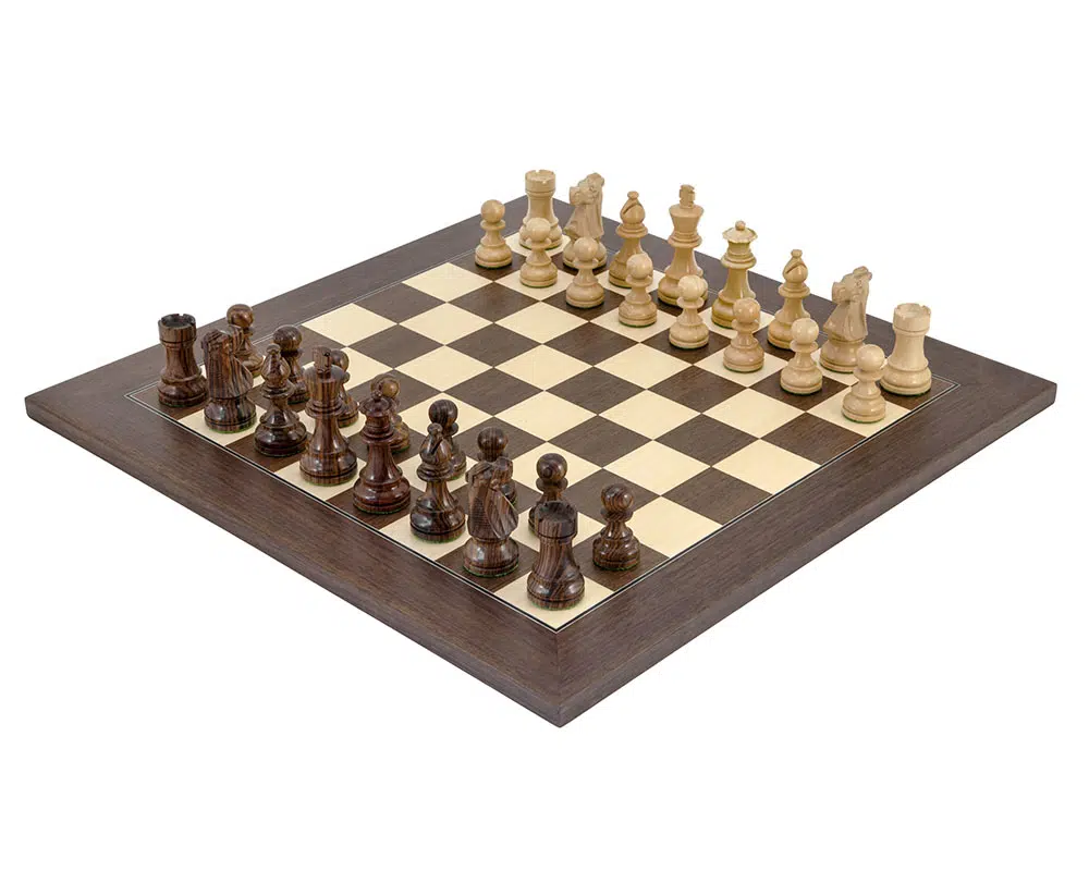 Jeu d'échecs Cavalier Français Palissandre Mongoy sous un angle en perspective - Le Palais Des Echecs