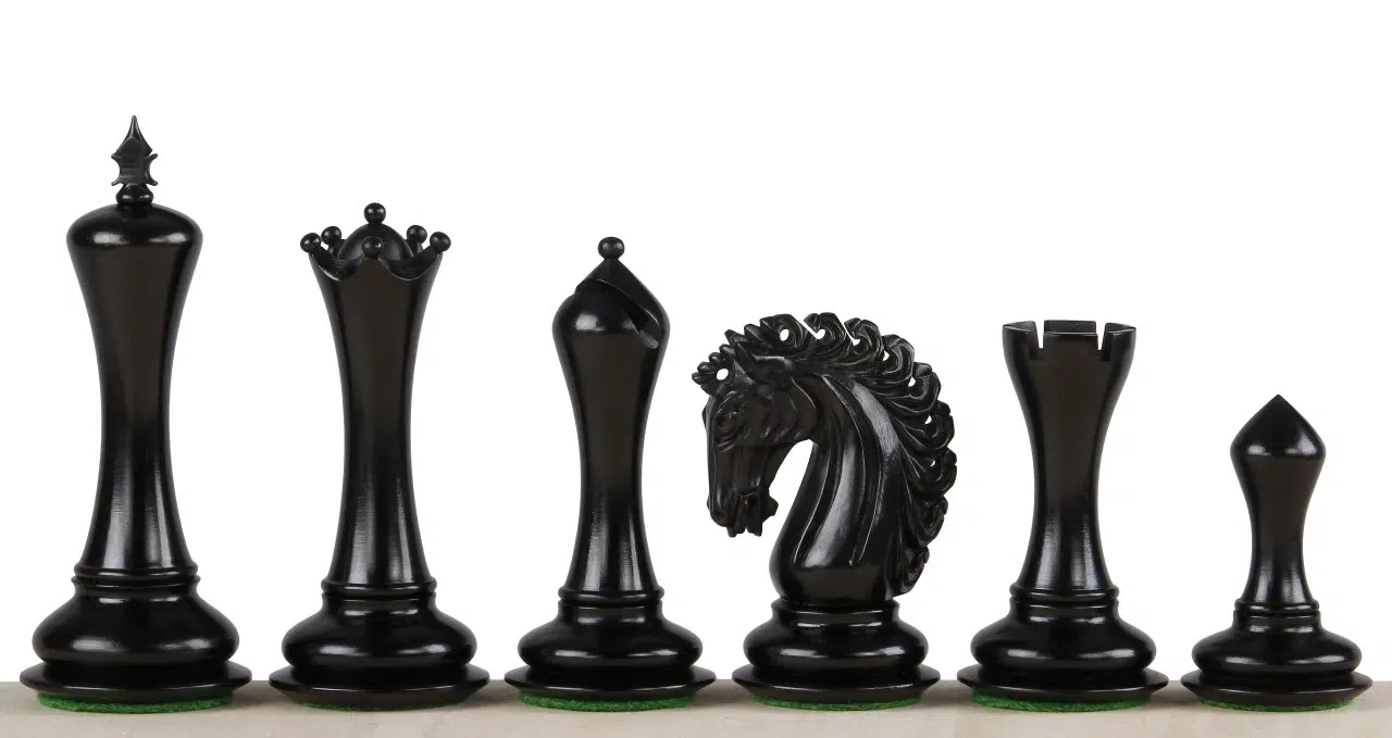 Détails élégants des pièces d'Échecs Empire Ébène 4,25" entièrement noires - Le Palais Des Echecs